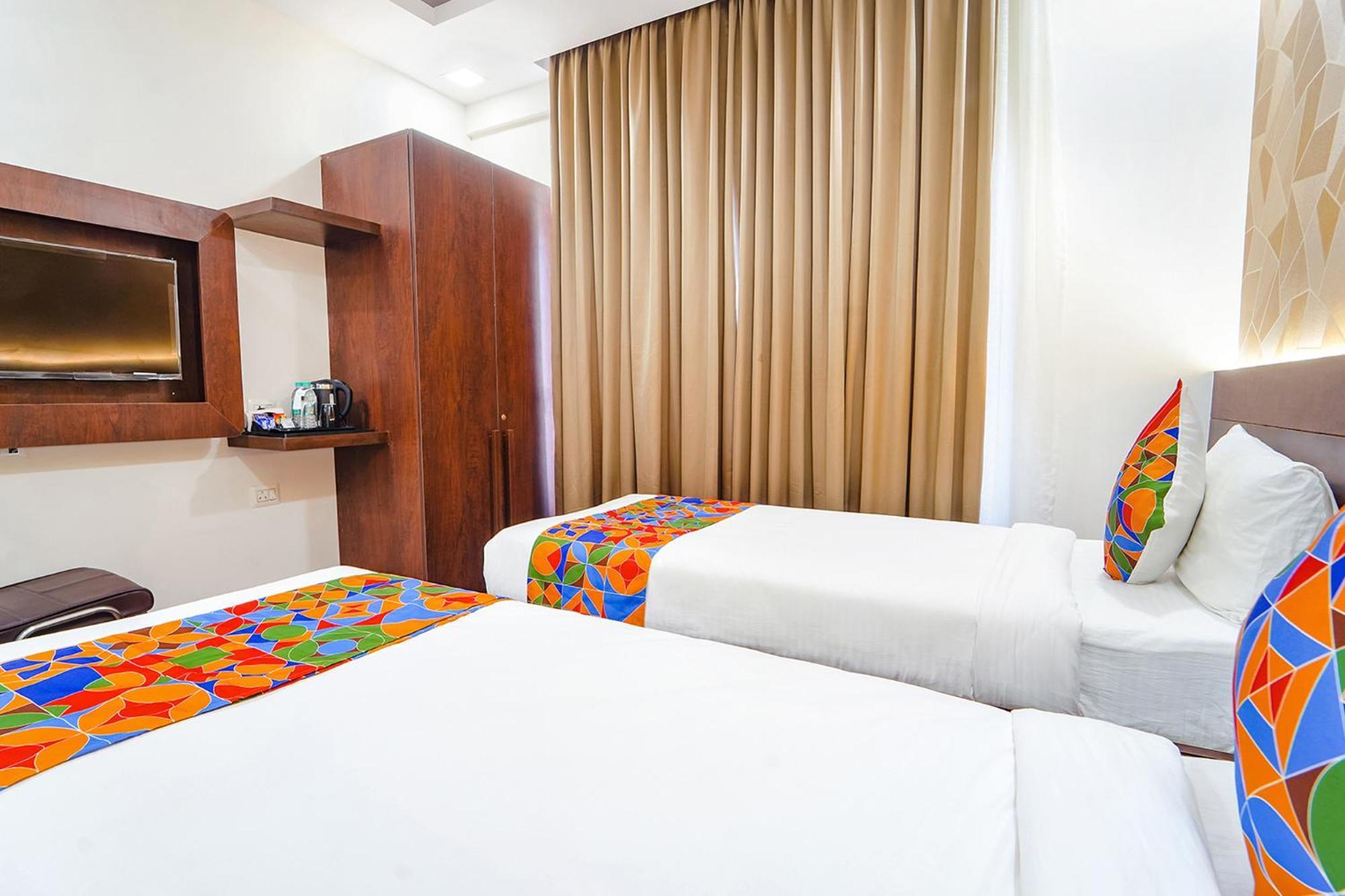Fabhotel Ellegant Inn Bangalore Exterior photo